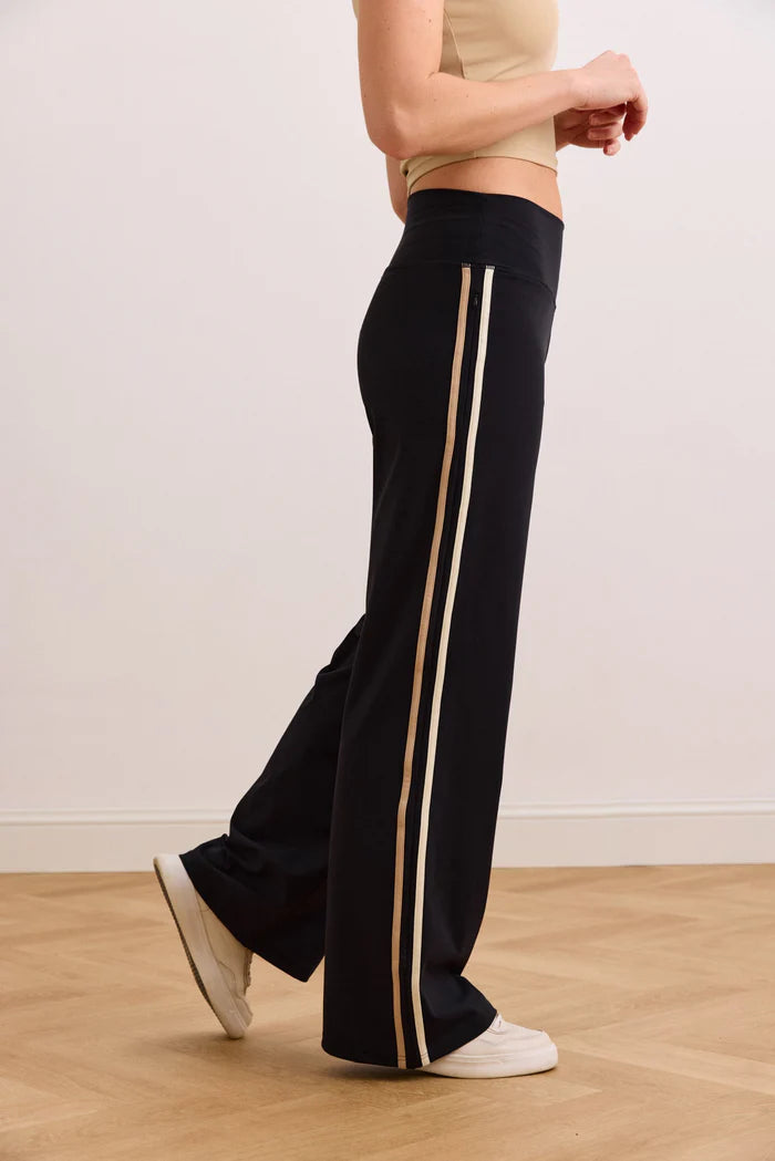 River Lift Track Pants- Black/Marshmellow